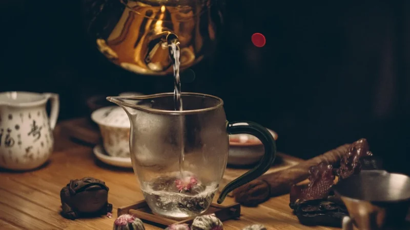 Stijlvolle thee-accessoires om je thee-ervaring te verbeteren